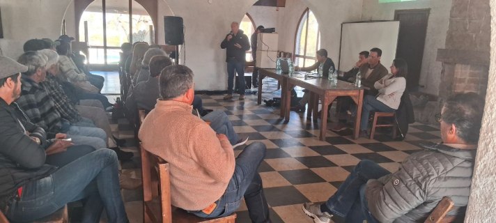 Asamblea de empresarios del transporte en Durazno: preocupación por nuevas medidas del Estado.